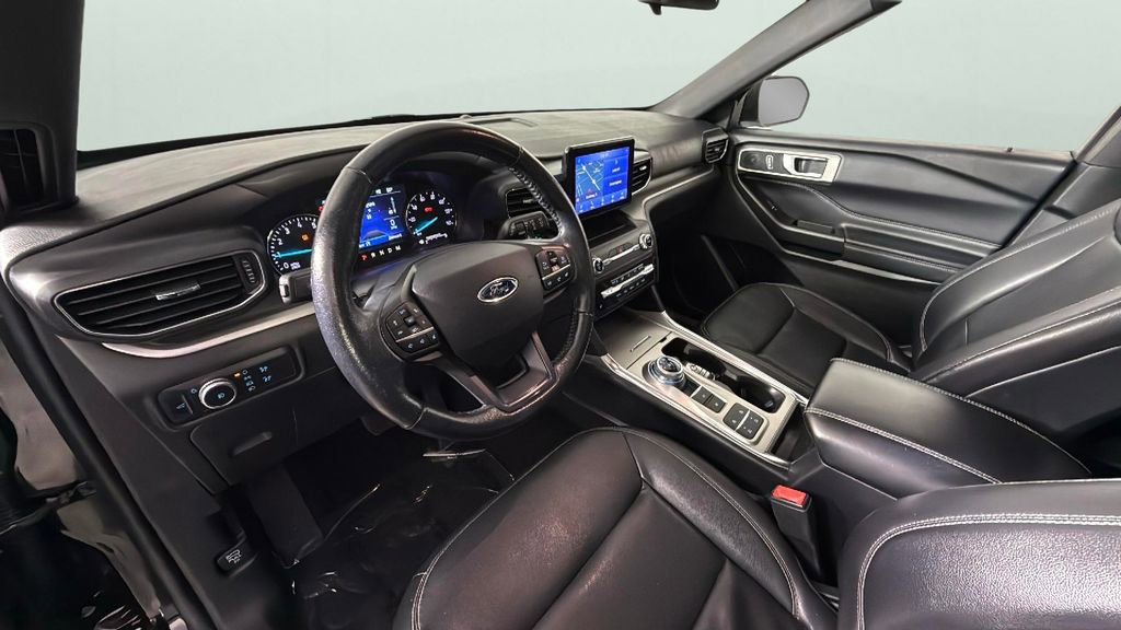 Used 2020 Ford Explorer XLT w/ Equipment Group 202A image 15