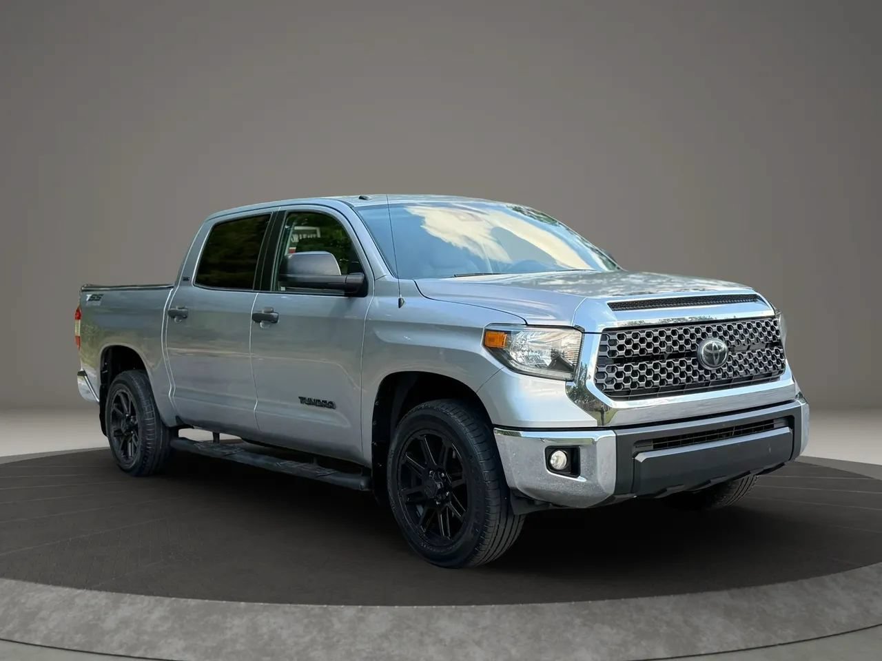 Used 2018 Toyota Tundra SR5 w/ SR5 Upgrade Package RWD image 3