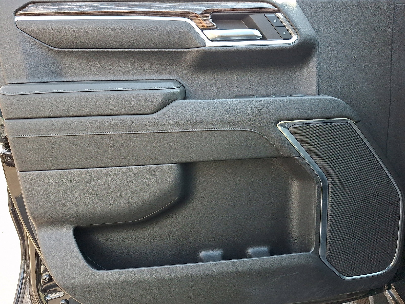 Used 2024 GMC Sierra 1500 Elevation image 13