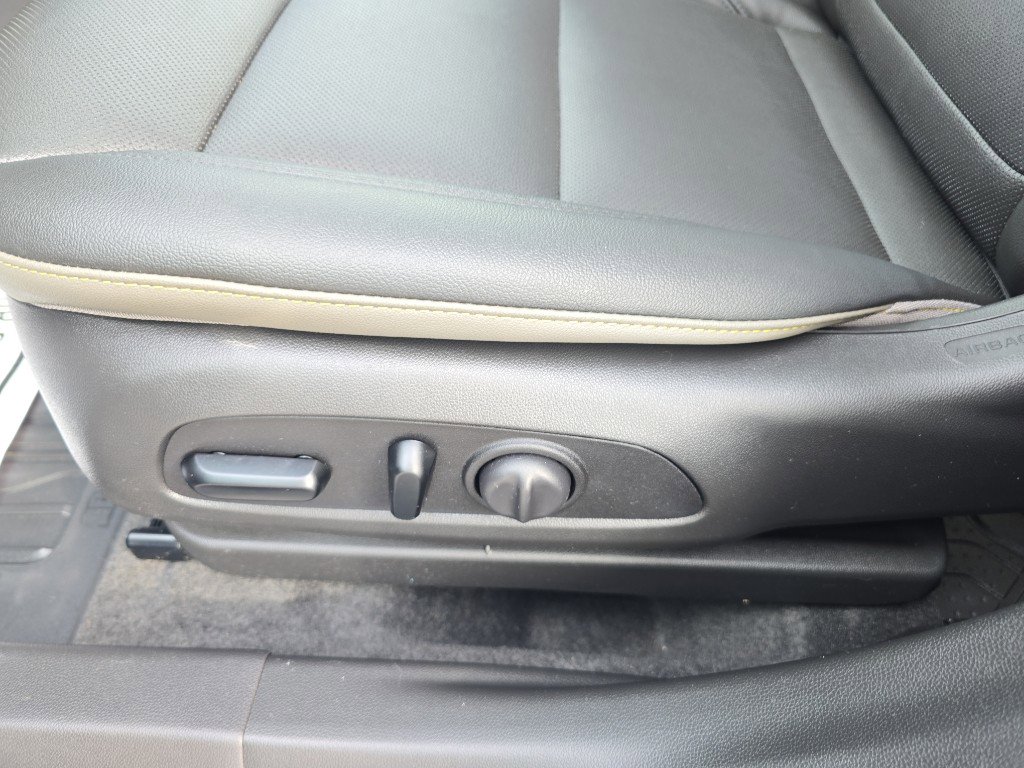 Used 2025 Chevrolet Trax ACTIV w/ Sunroof Package image 18