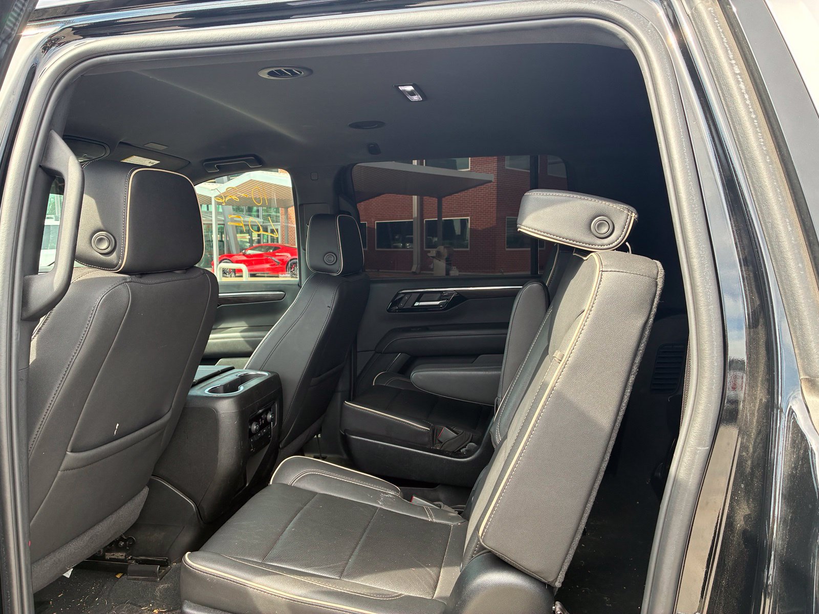 Used 2025 Chevrolet Suburban Premier AWD/4WD image 3