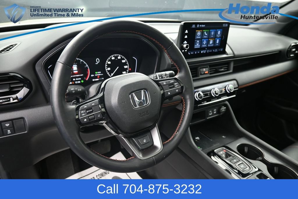 Used 2025 Honda Pilot TrailSport image 13