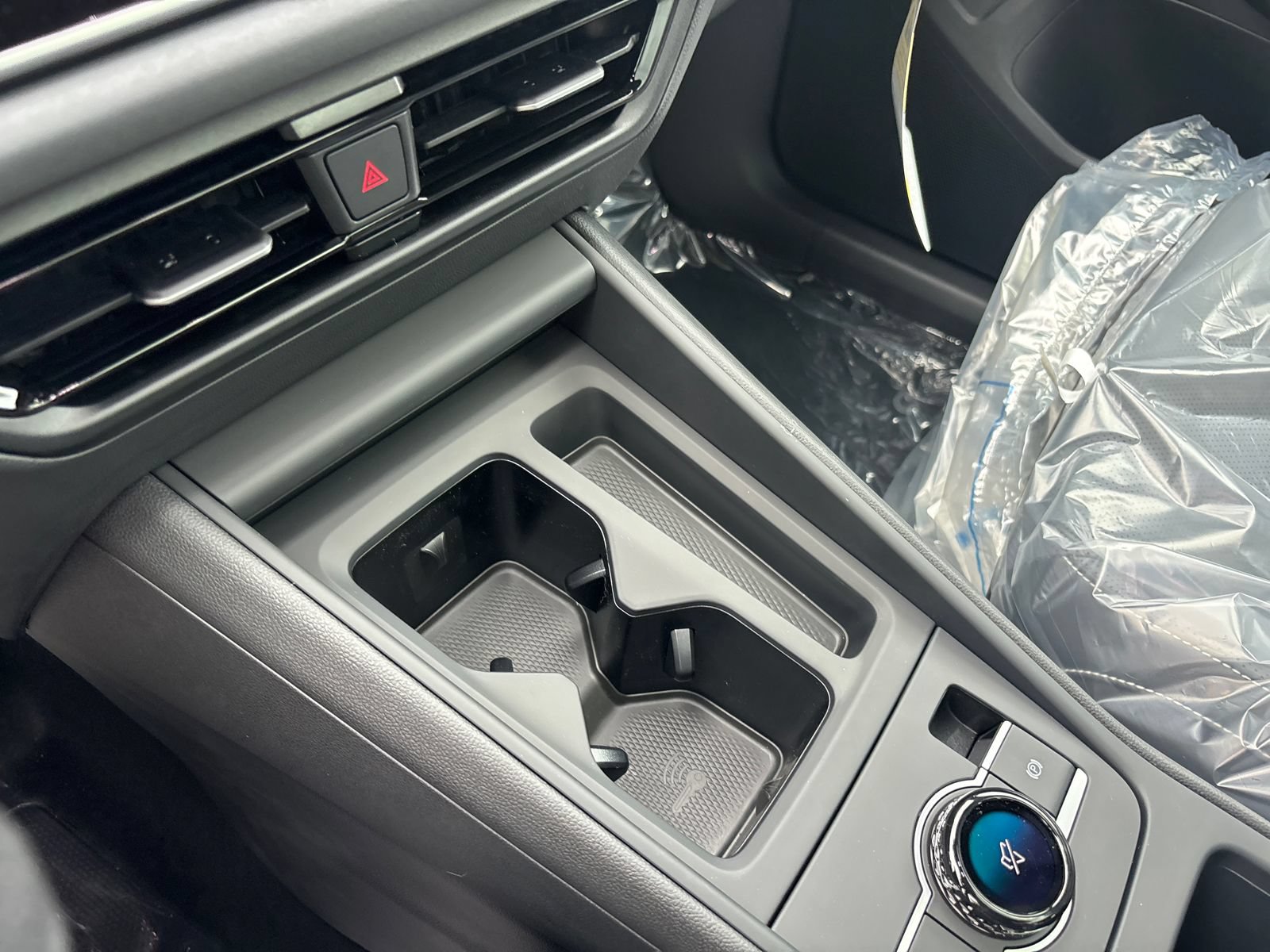 New 2026 Volkswagen Tiguan SE R-Line FWD image 17
