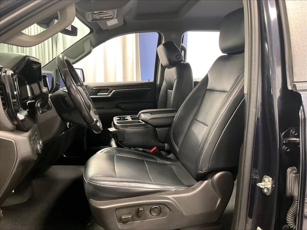 Used 2022 Chevrolet Silverado 1500 LT AWD/4WD image 9