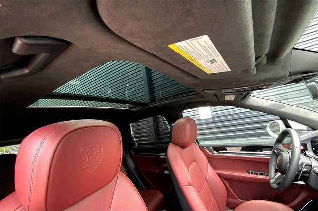 New 2025 Porsche Cayenne GTS image 32