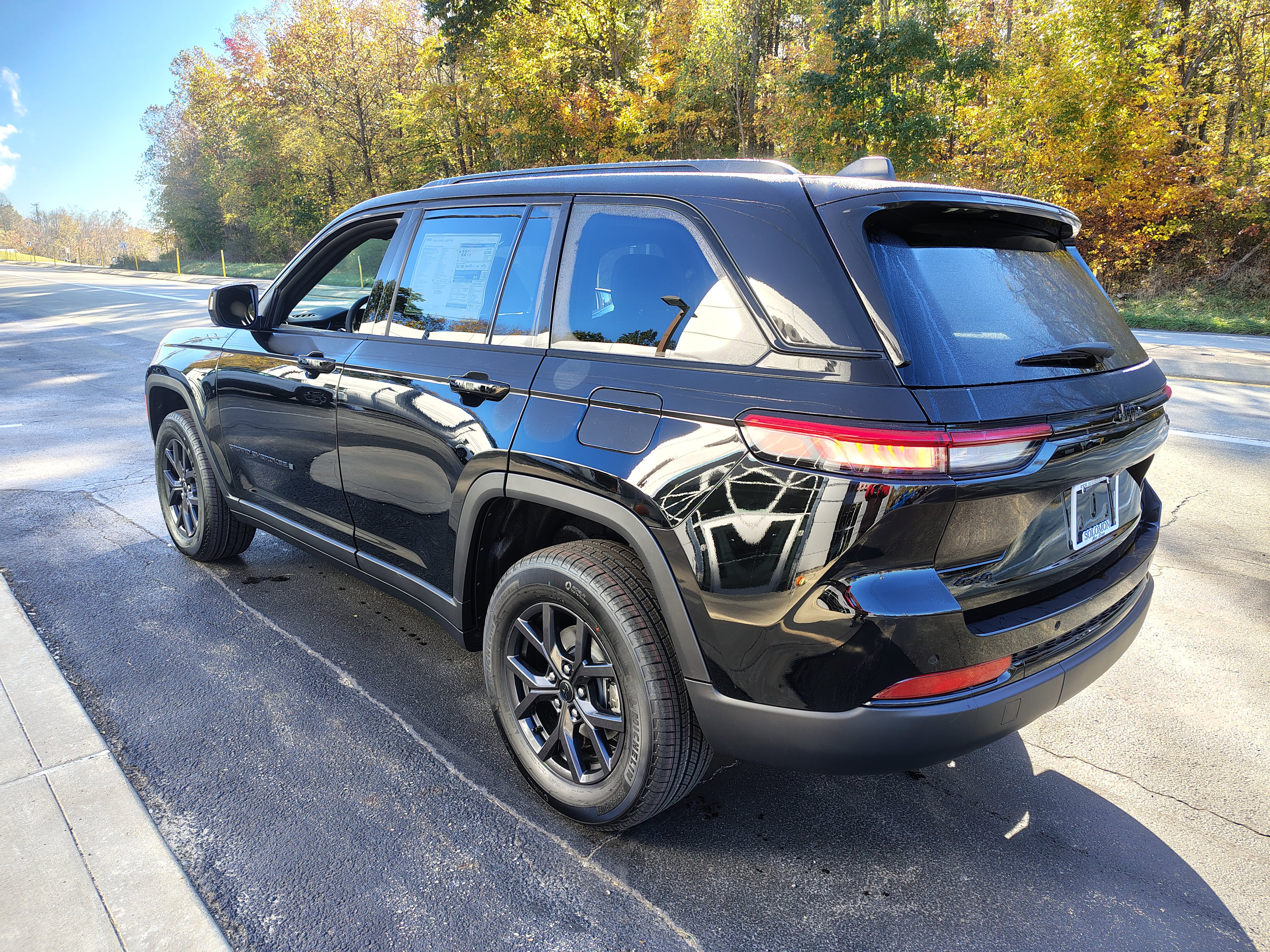 New 2027 Jeep Grand Cherokee Laredo X AWD/4WD image 7