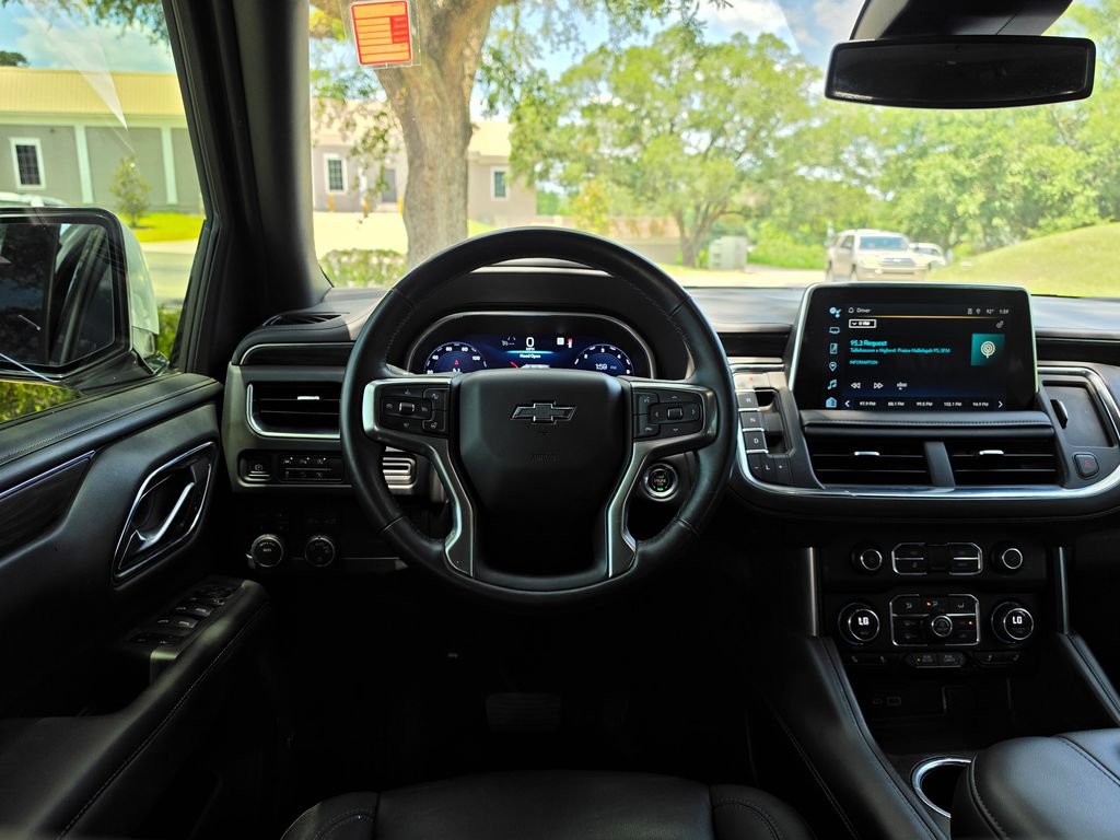 Used 2023 Chevrolet Suburban Z71 w/ Luxury Package AWD/4WD image 9