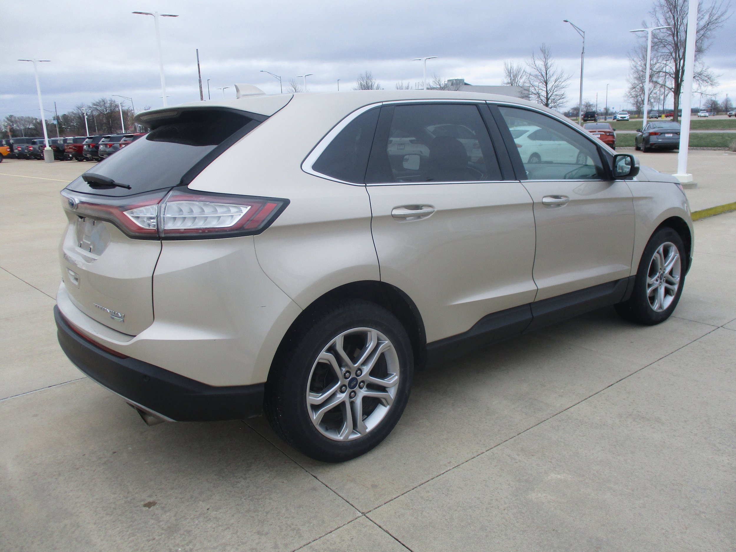 Used 2017 Ford Edge Titanium w/ Cold Weather Package FWD image 5