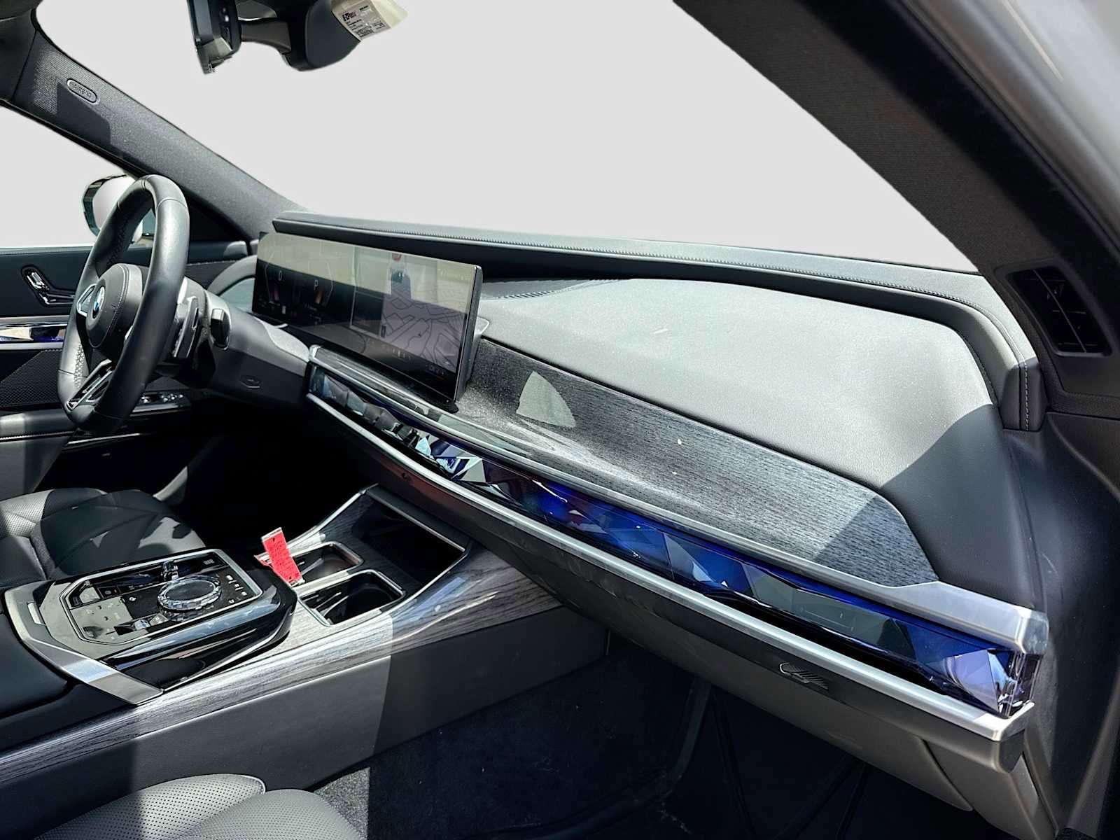 Used 2025 BMW 740i xDrive w/ Premium Package AWD/4WD image 8