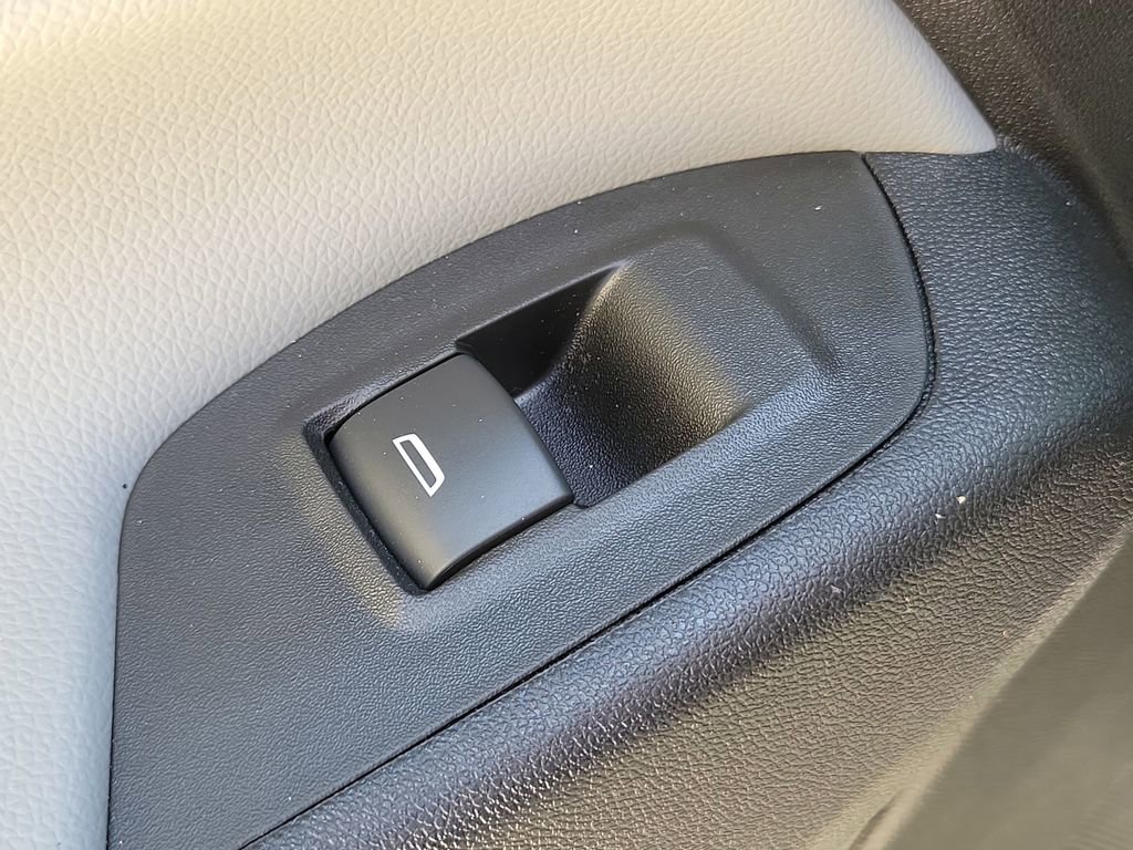 Used 2020 Chevrolet Equinox LS image 21