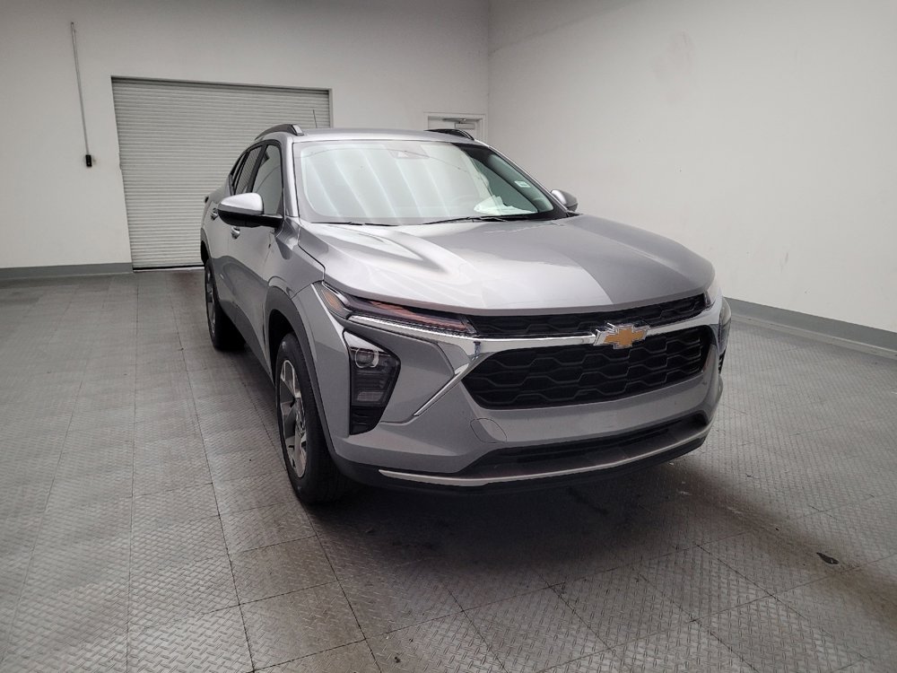 Used 2025 Chevrolet Trax LT w/ LT Convenience Package image 14