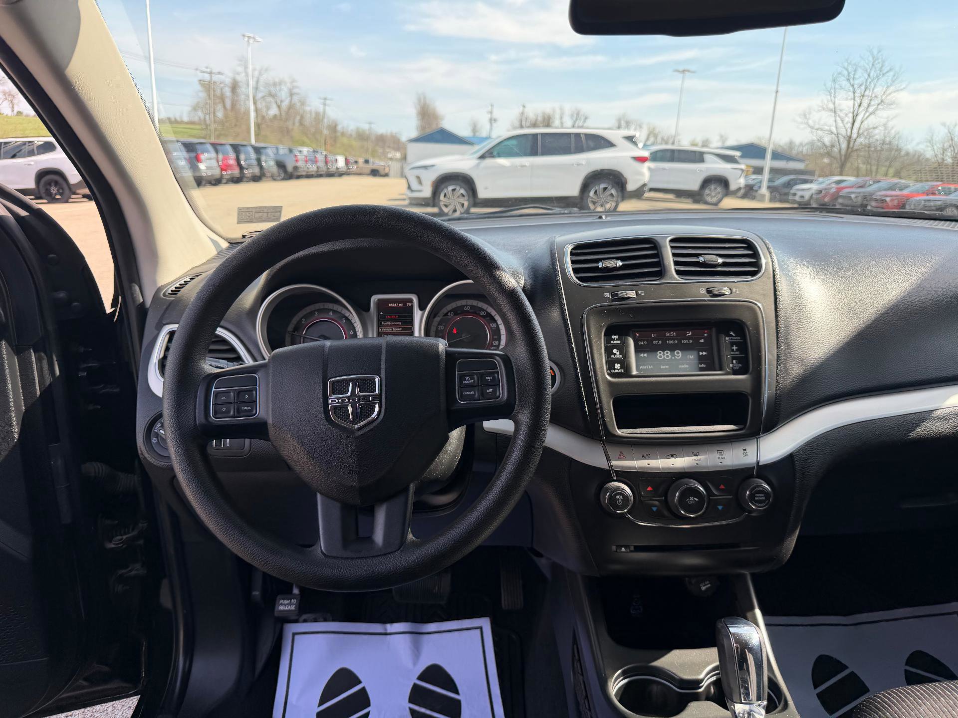 Used 2019 Dodge Journey SE FWD image 18