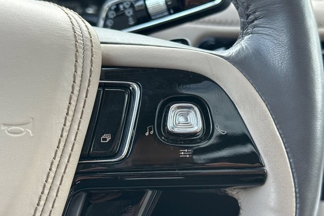 Used 2022 Lincoln Aviator Reserve w/ Elements Package Plus AWD/4WD image 39