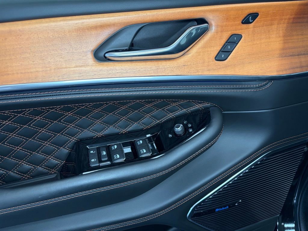 Used 2024 Jeep Grand Cherokee Summit image 15