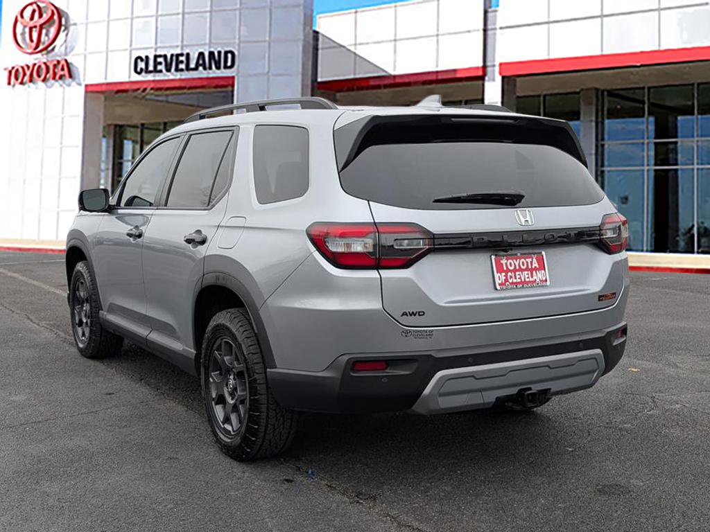 Used 2025 Honda Pilot TrailSport image 5