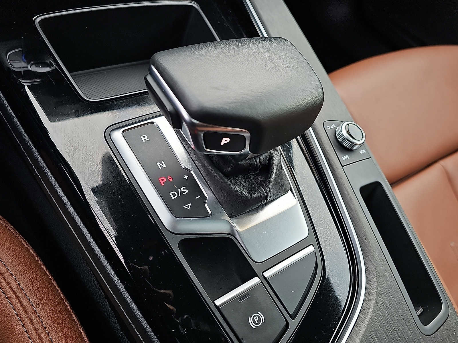 Used 2024 Audi A4 2.0T Premium w/ Convenience Package image 16