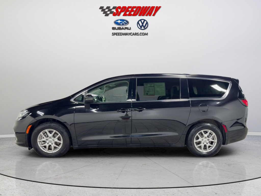 Used 2024 Chrysler Pacifica Touring-L FWD image 10