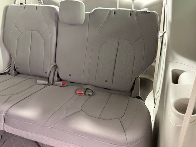 Used 2019 Chrysler Pacifica Touring Plus w/ Advanced Safetytec Group image 27