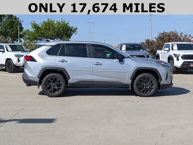 Used 2024 Toyota RAV4 LE image 4