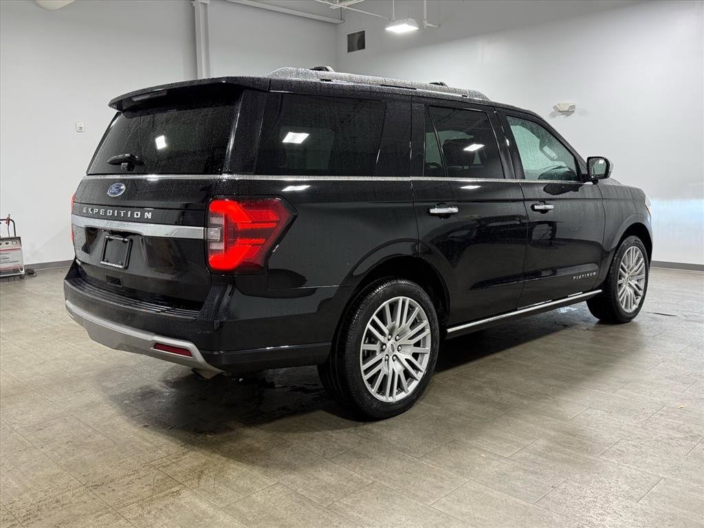 Certified 2022 Ford Expedition Platinum image 4