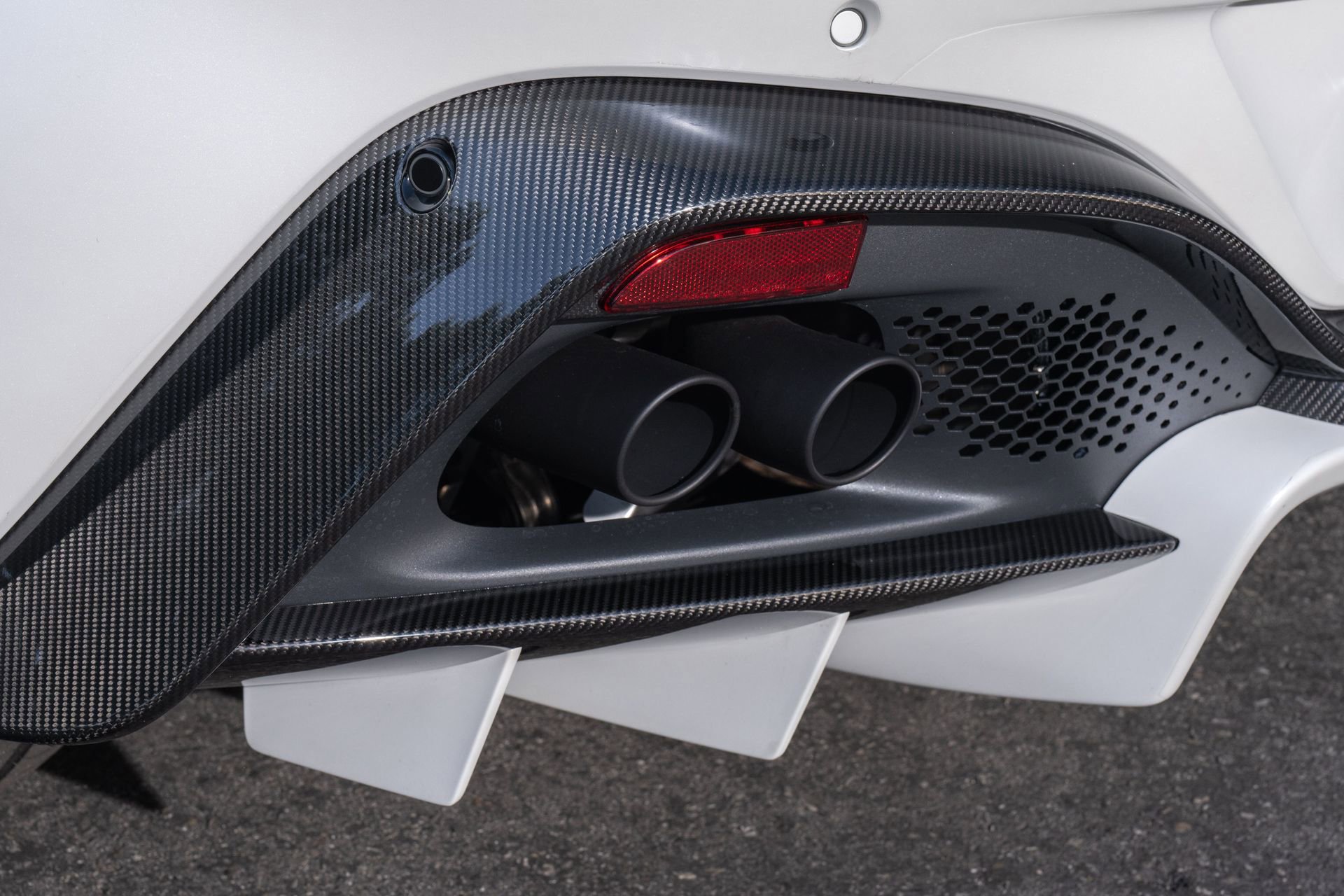Used 2021 Aston Martin V8 Vantage Coupe RWD image 29