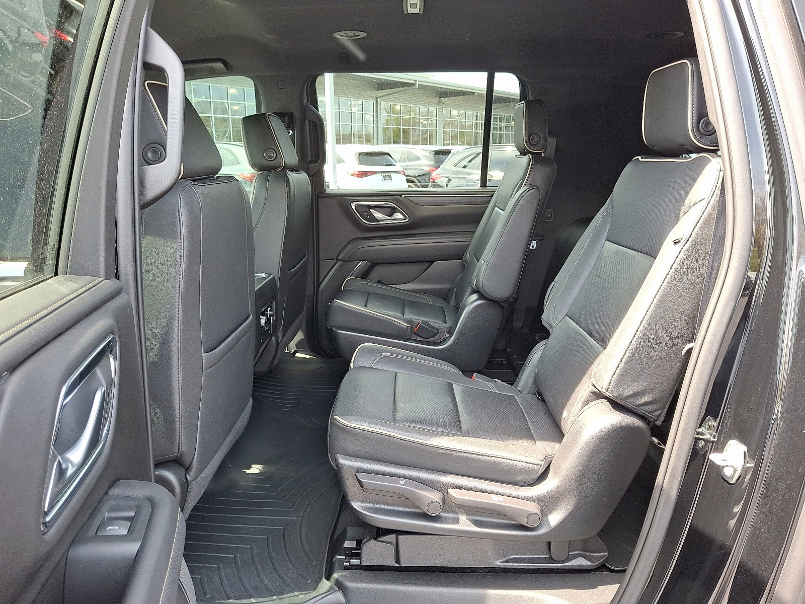 Used 2022 GMC Yukon XL SLT w/ SLT Luxury Package AWD/4WD image 11