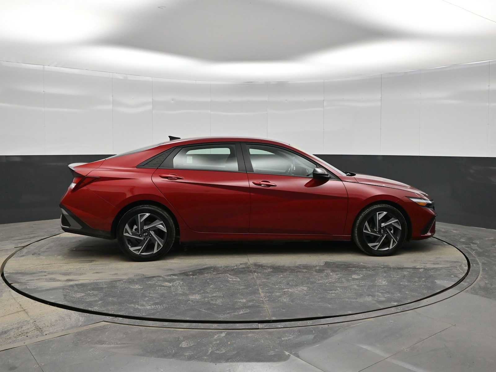 Certified 2025 Hyundai Elantra Sport image 9