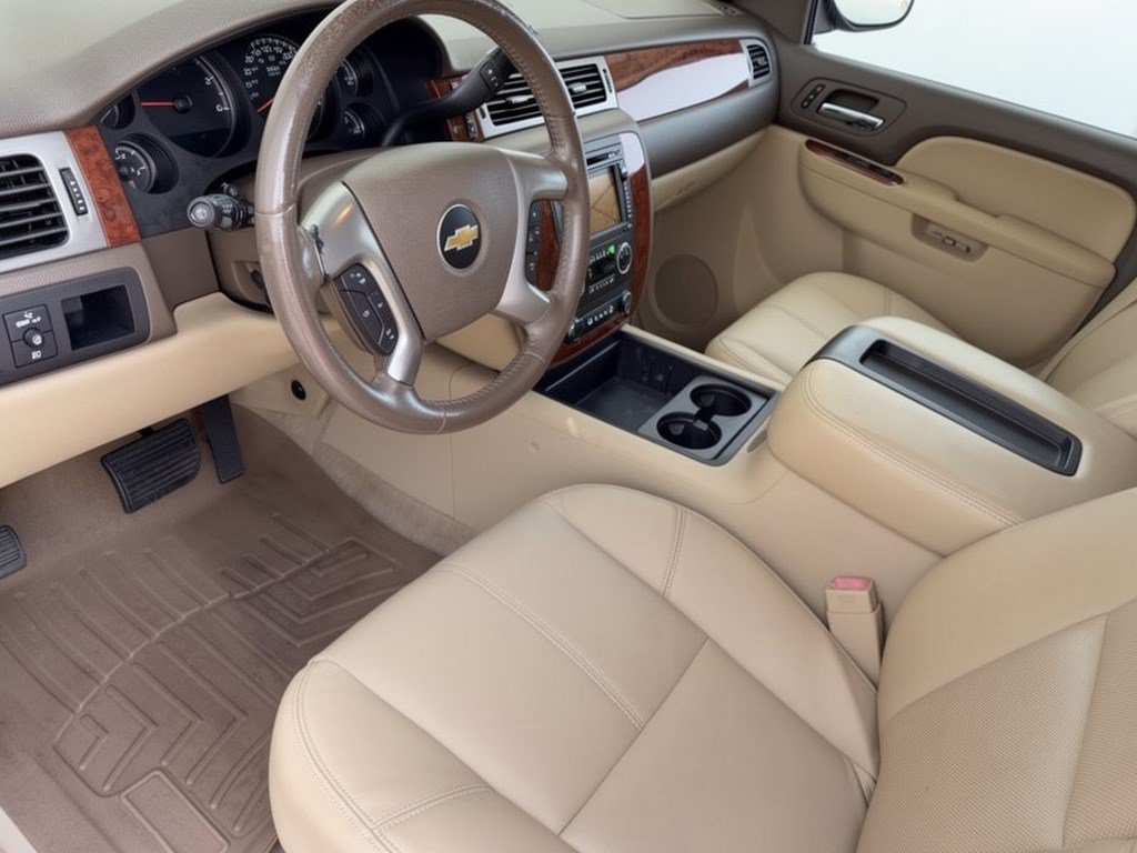 Used 2011 Chevrolet Suburban LTZ RWD image 4