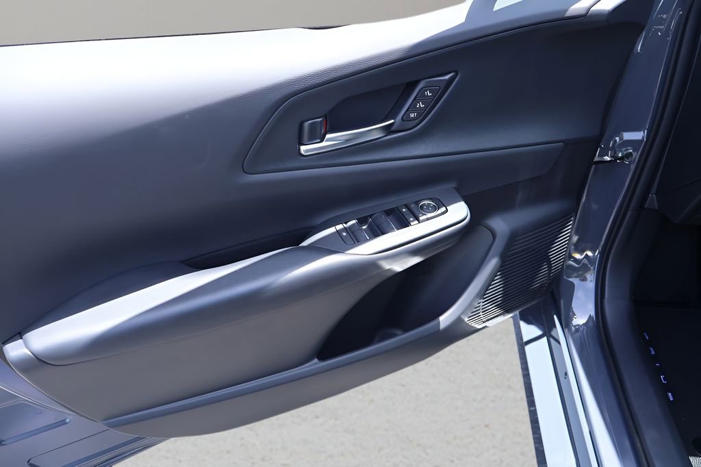 New 2026 Toyota Prius Plug-In Hybrid FWD image 9