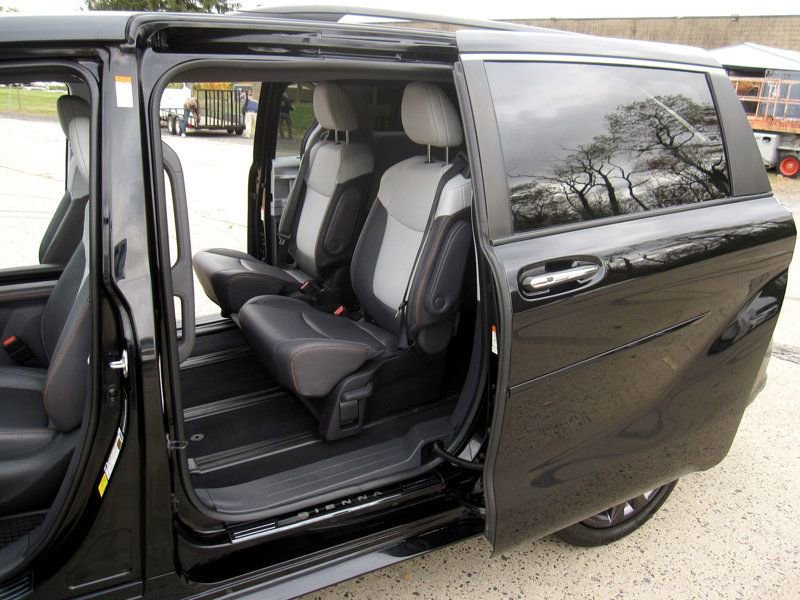 Used 2023 Toyota Sienna XSE image 27
