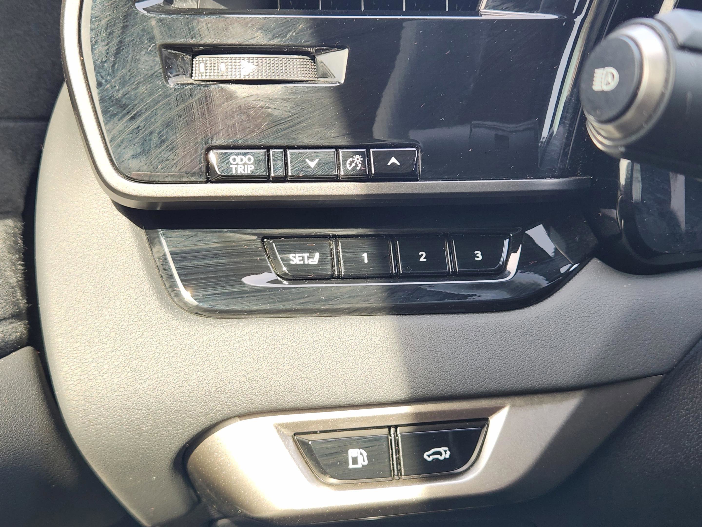 Certified 2024 Lexus RX 500h F Sport w/ Accessory Package (K3) image 17