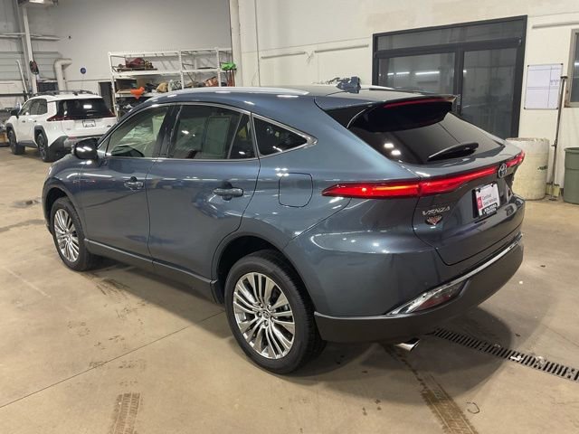 Used 2022 Toyota Venza XLE image 4