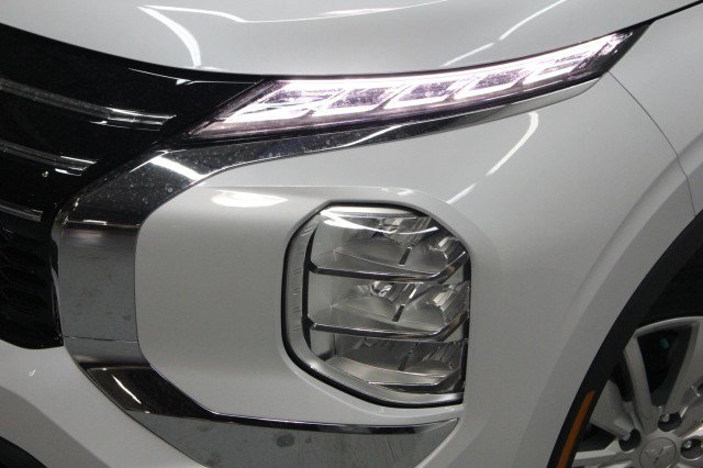 New 2026 Mitsubishi Outlander ES FWD image 2