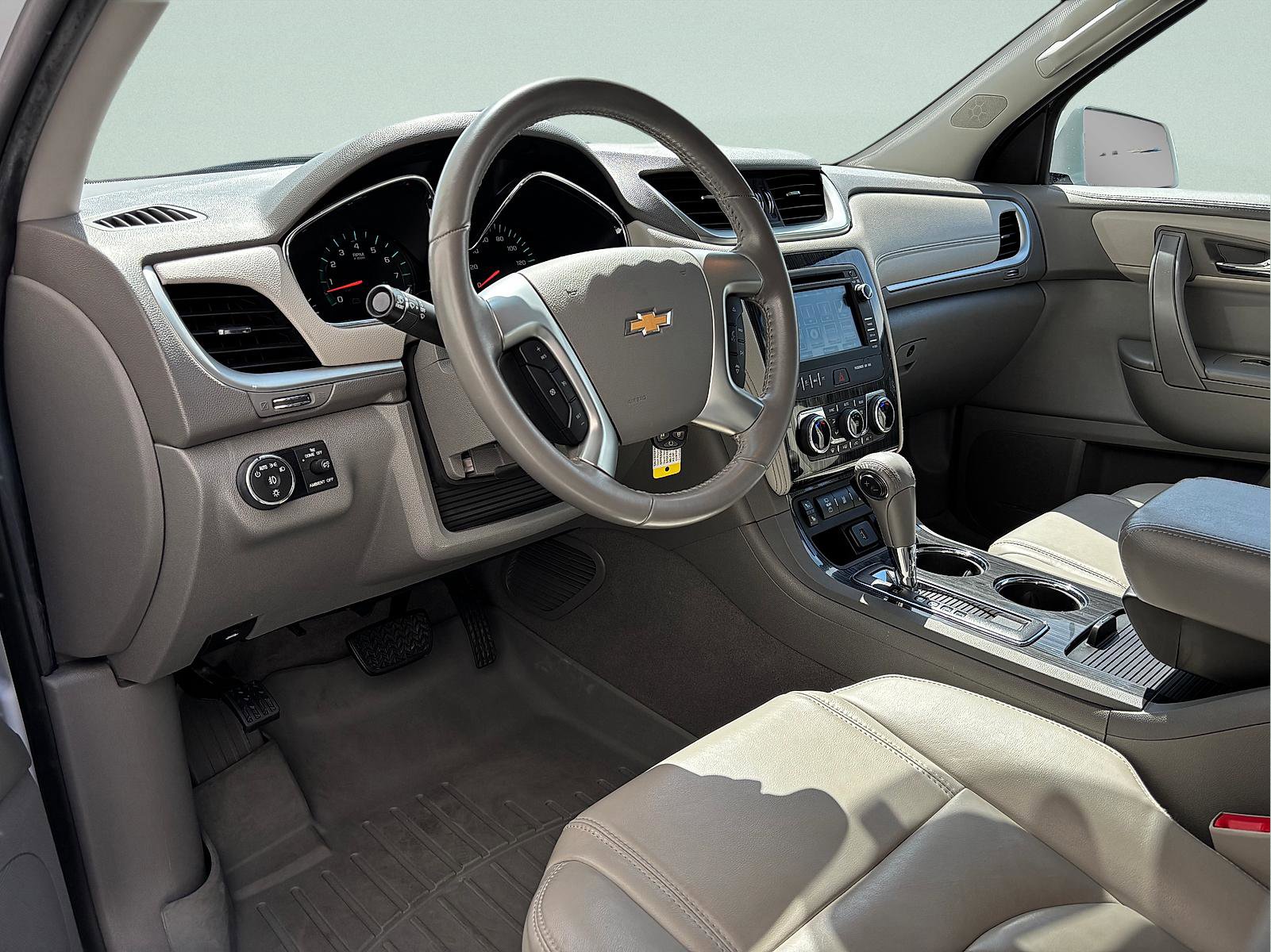 Used 2017 Chevrolet Traverse LT FWD image 15