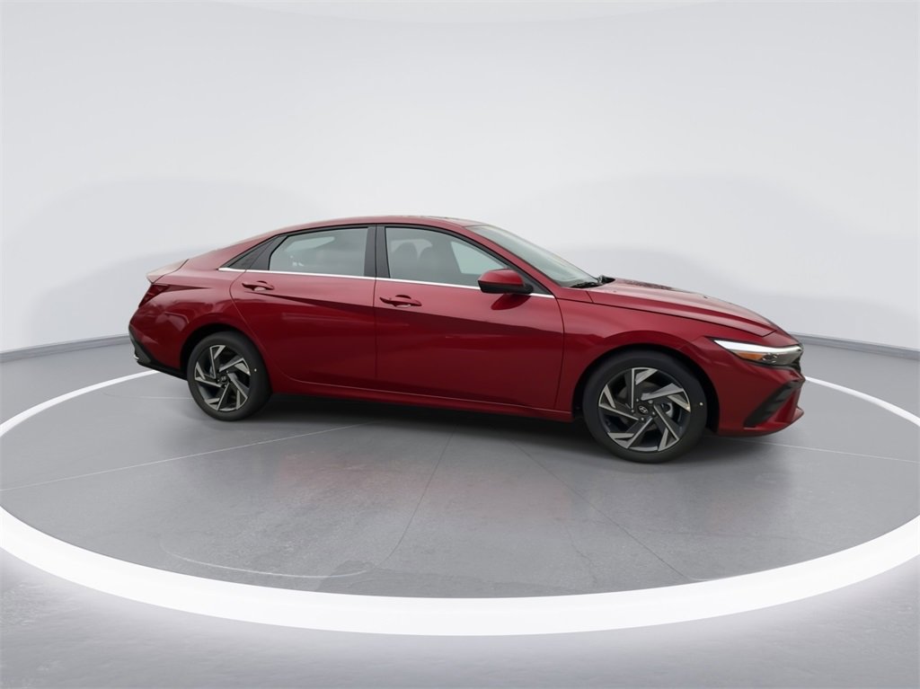 New 2025 Hyundai Elantra SEL image 12