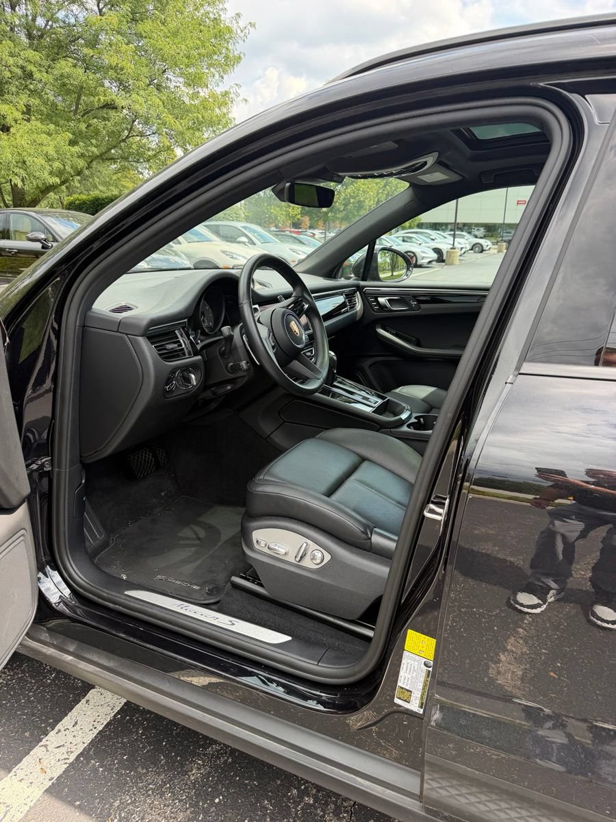 Used 2023 Porsche Macan S AWD/4WD image 5