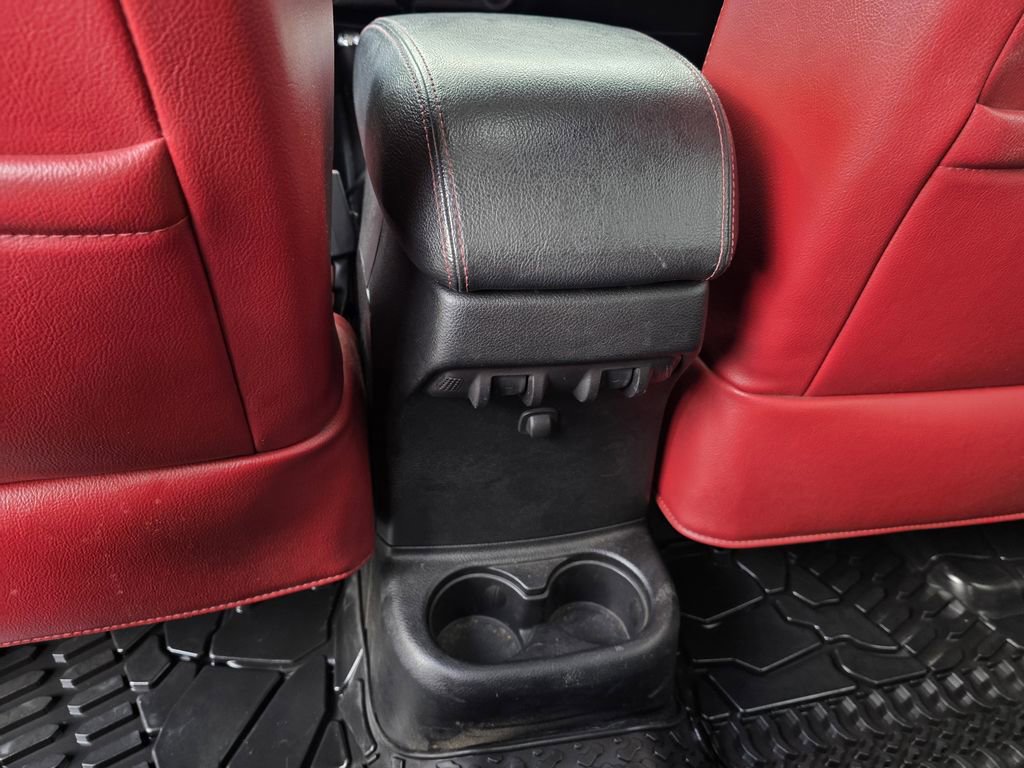 Used 2013 Jeep Wrangler Unlimited Rubicon image 20