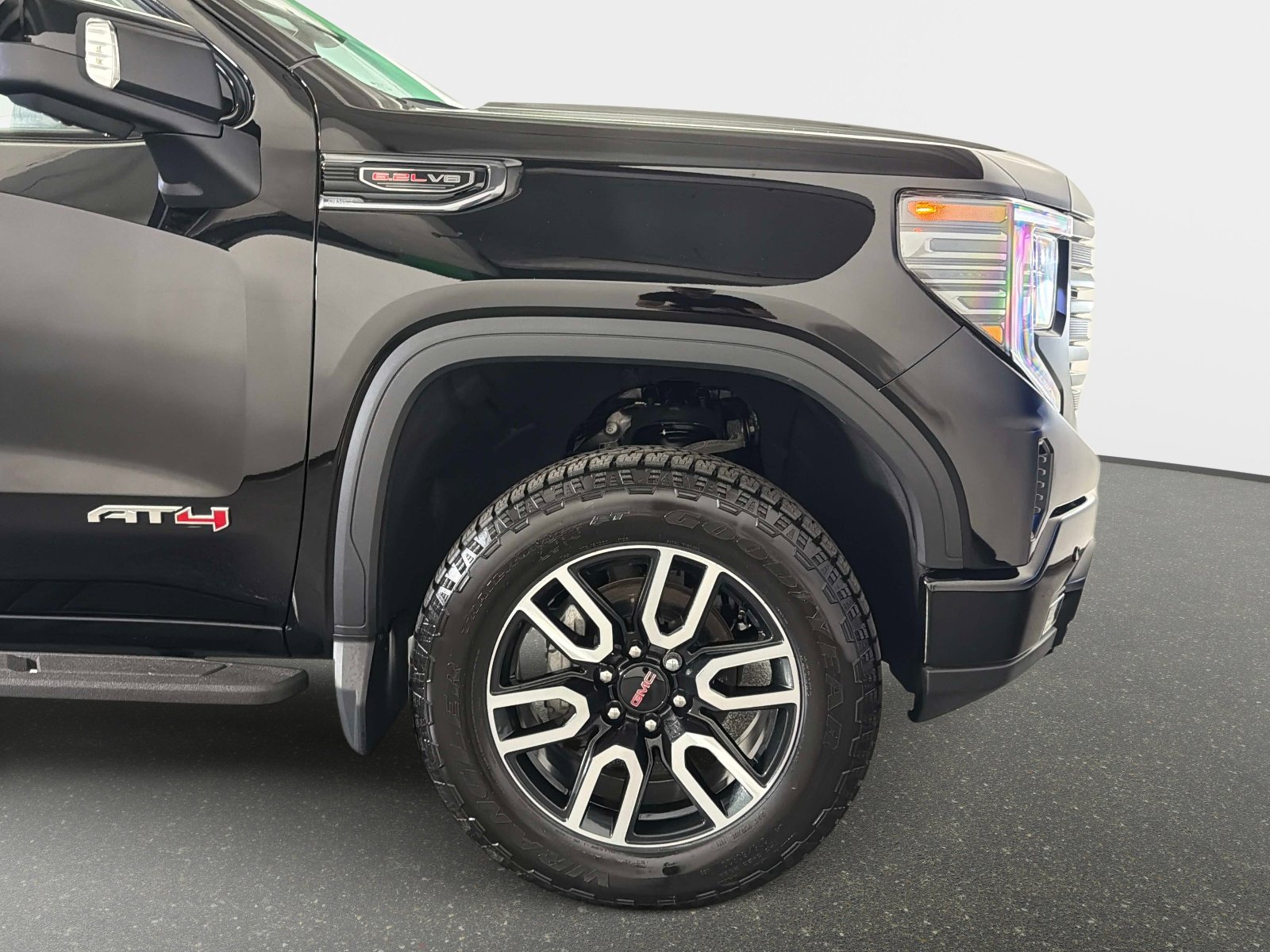 Used 2024 GMC Sierra 1500 AT4 w/ Technology Package AWD/4WD image 21