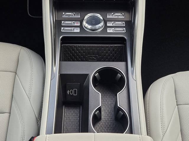 Used 2026 Lincoln Nautilus Premier AWD/4WD image 19