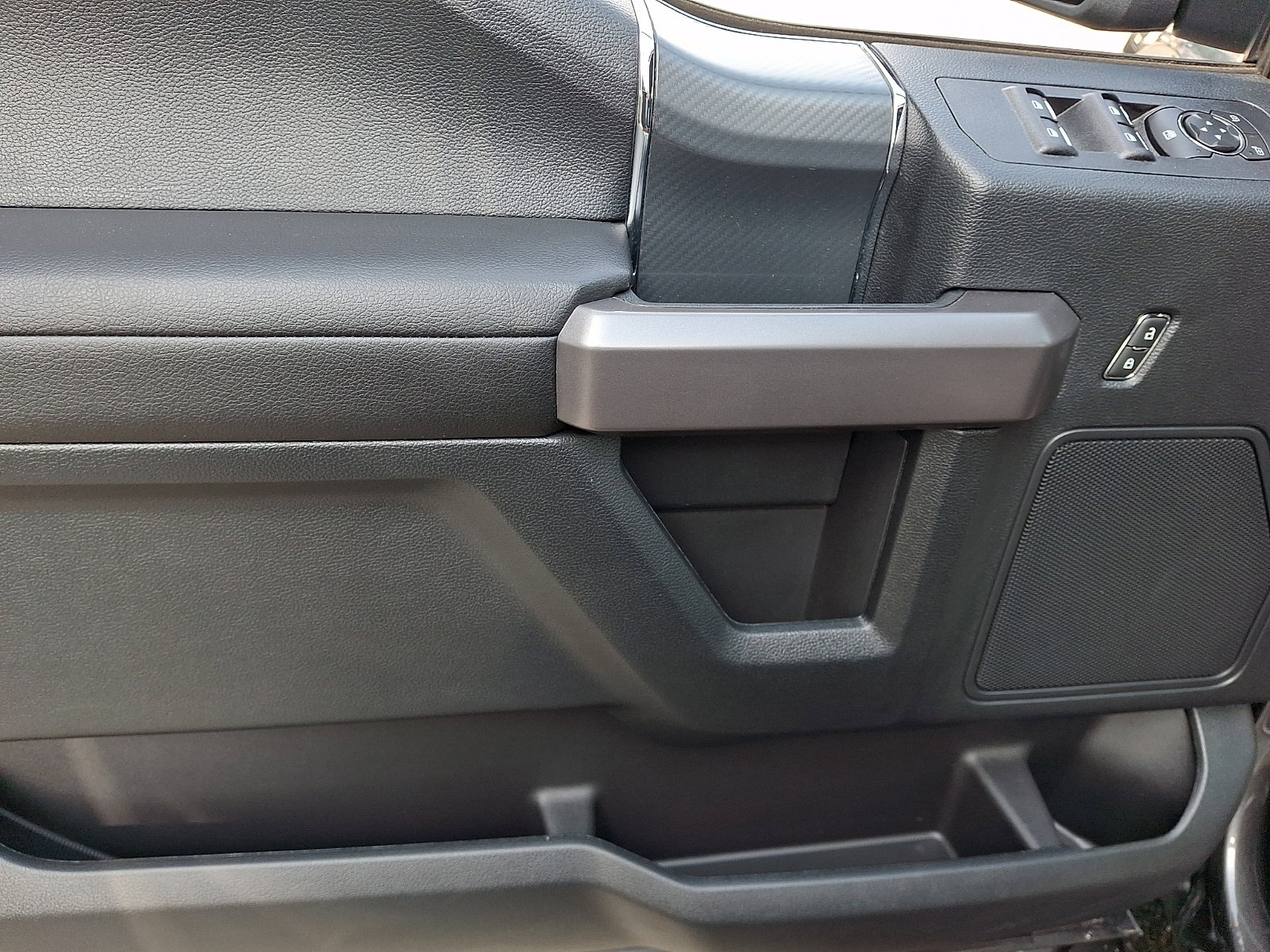 Certified 2020 Ford F150 XLT w/ Equipment Group 302A Luxury image 15