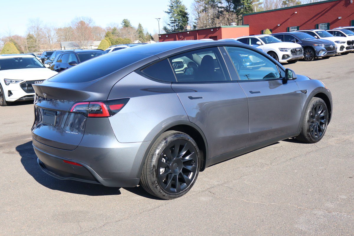 Used 2023 Tesla Model Y Long Range image 5