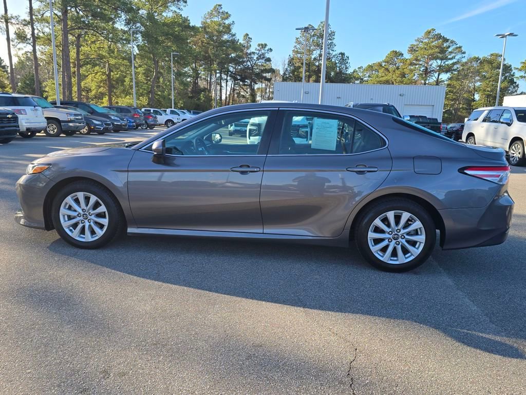Used 2019 Toyota Camry LE image 2
