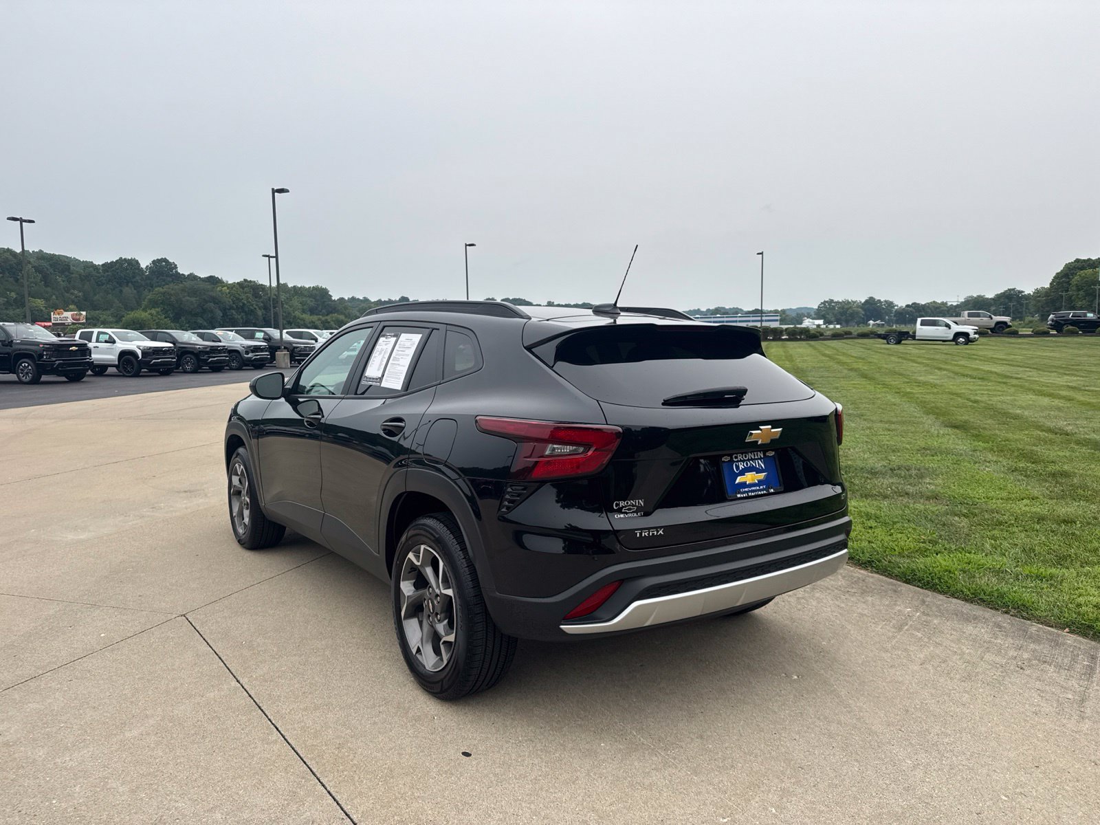 Used 2025 Chevrolet Trax LT FWD image 7