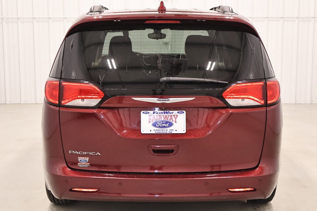 Used 2017 Chrysler Pacifica Touring image 8
