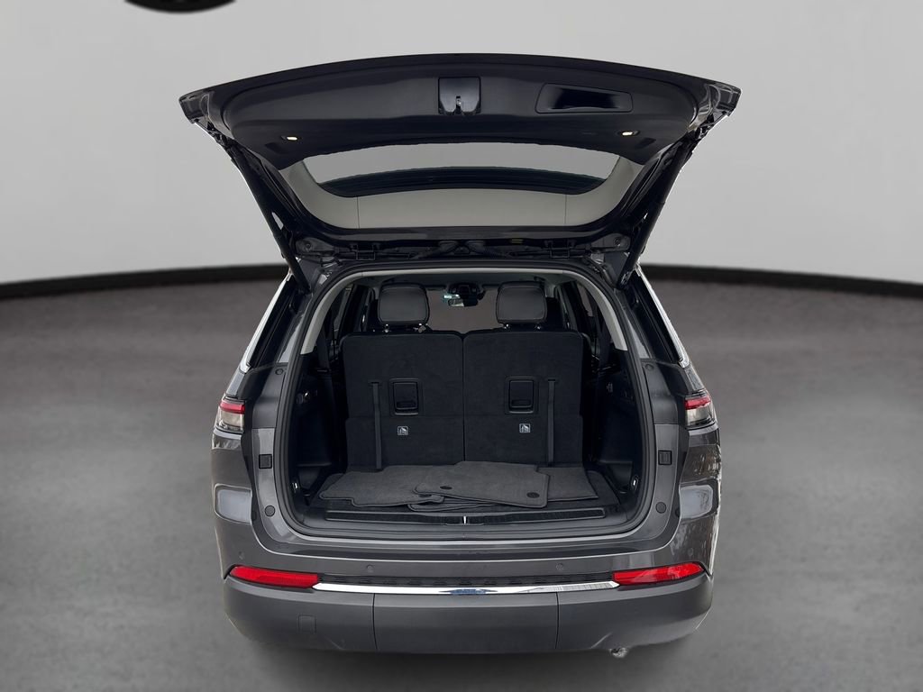 Used 2022 Jeep Grand Cherokee L Limited image 11