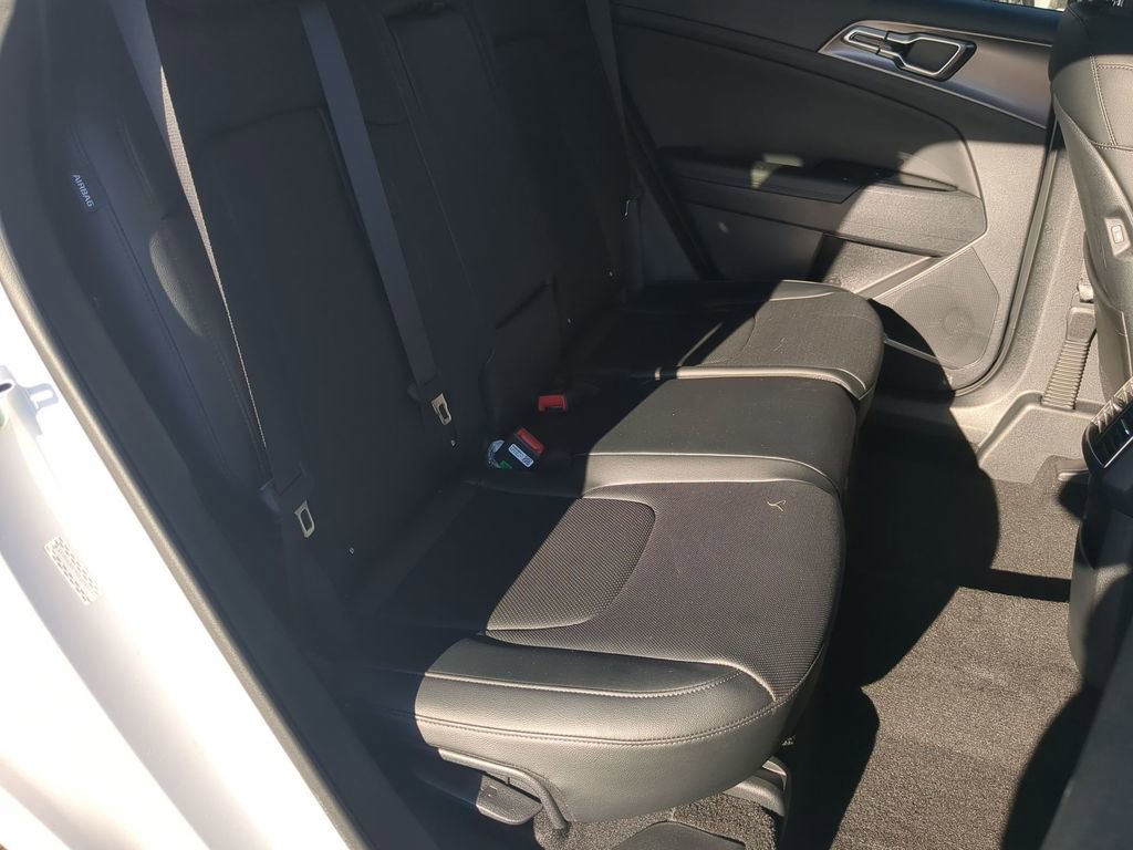 Used 2025 Kia Sportage SX image 28