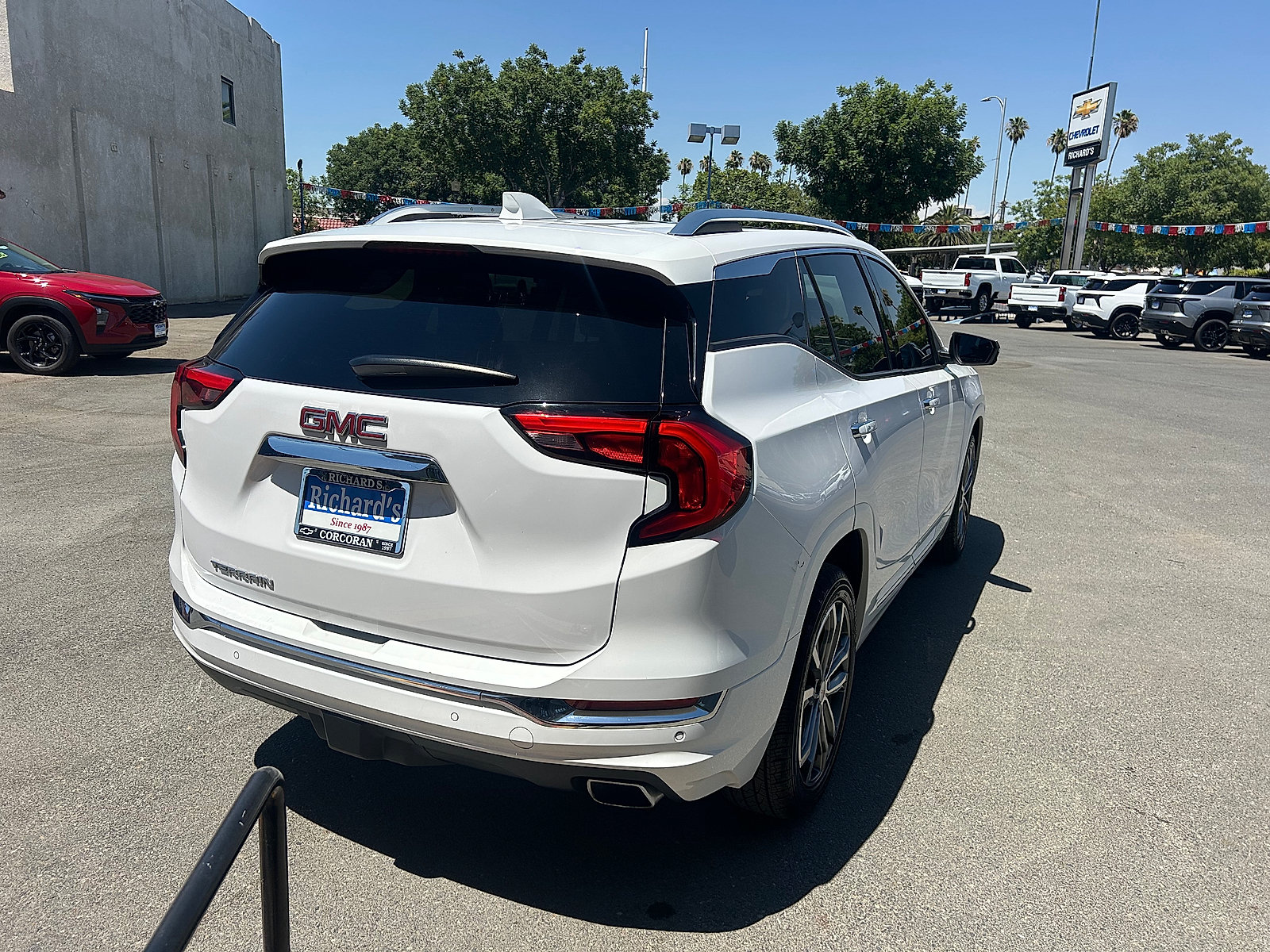 Used 2018 GMC Terrain Denali w/ Comfort Package FWD image 3