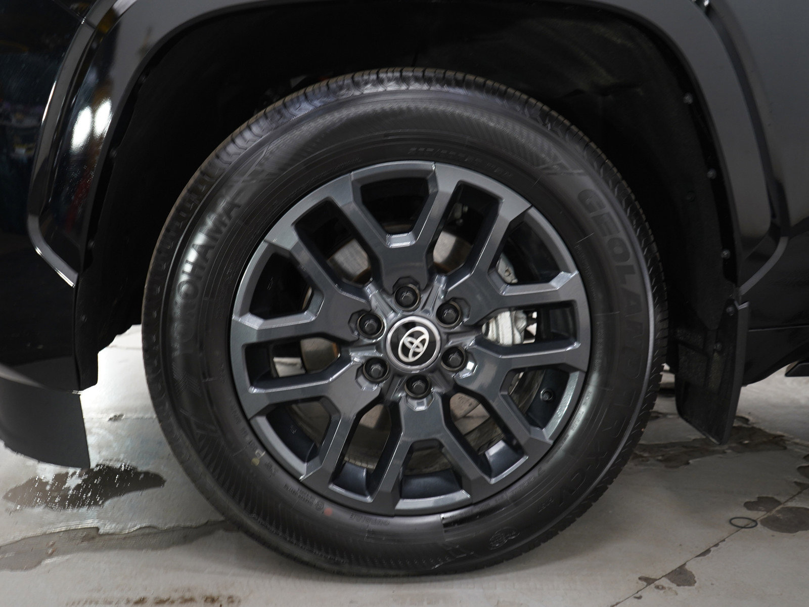 Used 2025 Toyota Sequoia Platinum AWD/4WD image 38