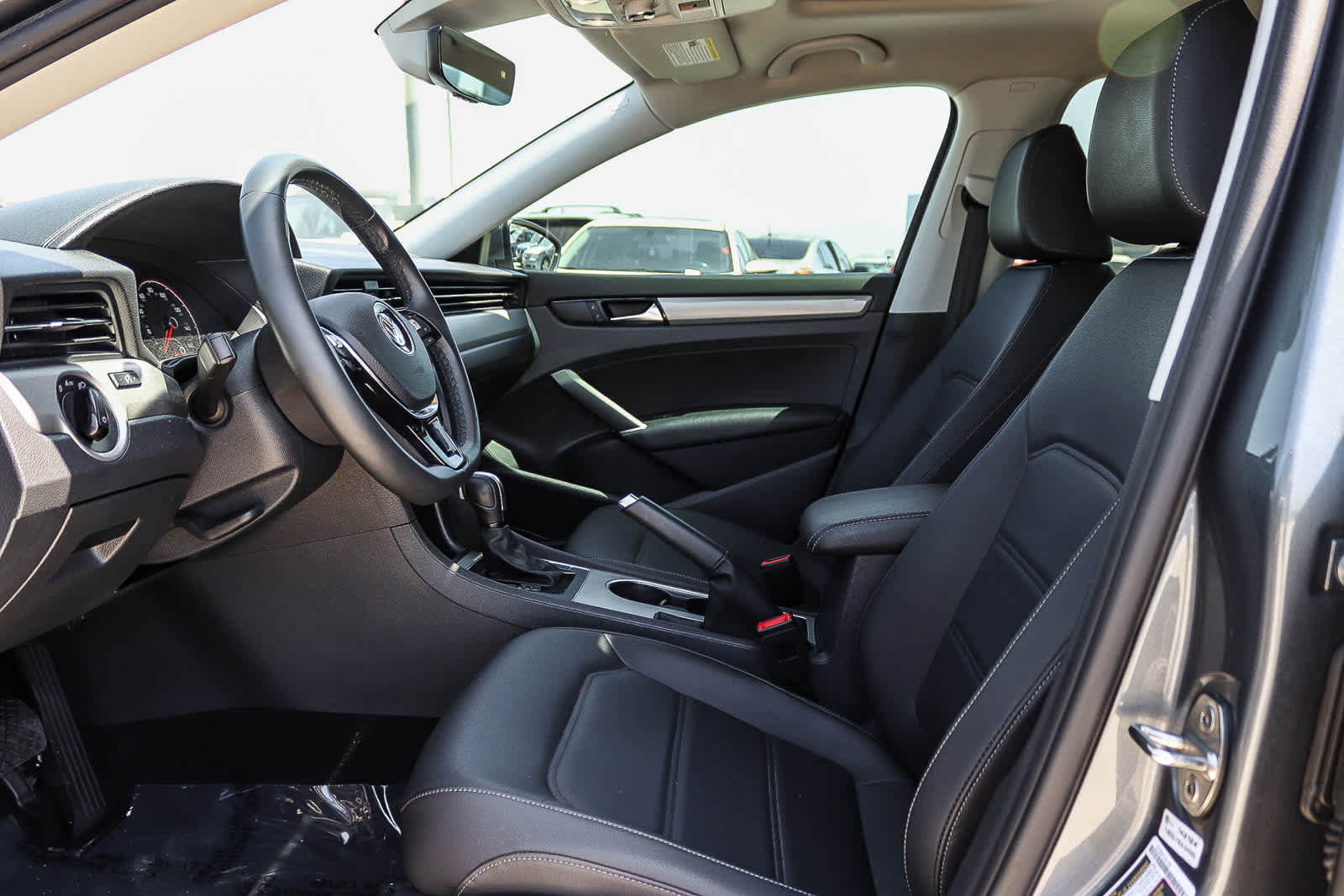 Certified 2022 Volkswagen Passat 2.0T SE FWD image 17