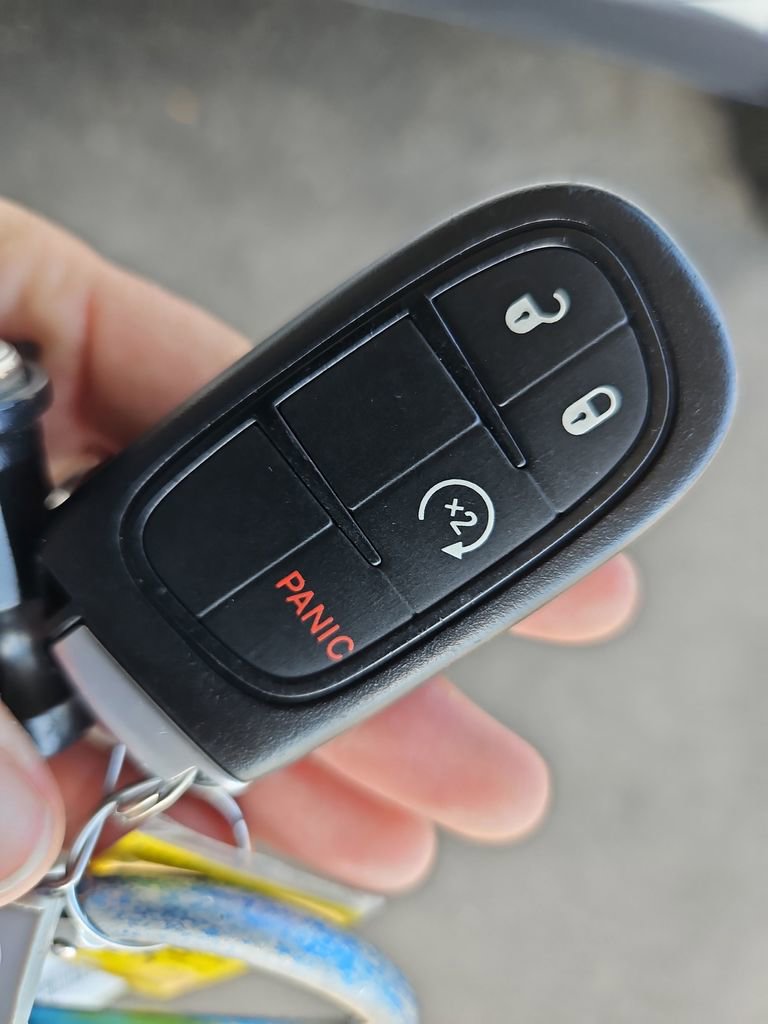 Used 2016 Jeep Cherokee Limited FWD image 34